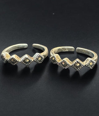 The Shristi Silver Marcasite Toe-Rings