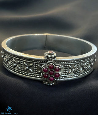 The Atyukti Silver Antique Openable Bracelet-Single (Oxidised/Size/2.2/2.4/2.6/2.8)