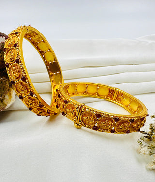 The Aryahi Silver Lakshmi Coin Openable Kada Bracelet (Red/Size 2.2/2.6/2.8)