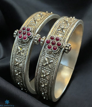 The Atyukti Silver Antique Openable Bracelet-Single (Oxidised/Size/2.2/2.4/2.6/2.8)