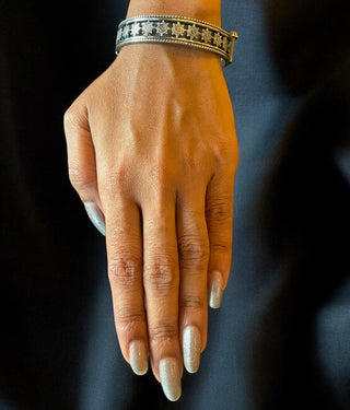 The Manikya Silver Antique Openable Bracelet-Single (Oxidised/Size 2.2/2.4/2.6/2.8)