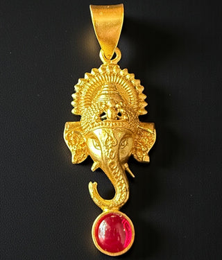 The Vinayaka Silver Kemp Ganesha Pendant & Earrings