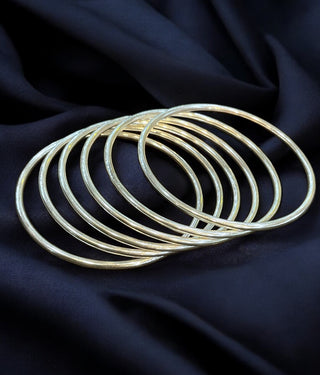 The Ujjal Plain Silver Bangle (Single/Size 2.2/2.4/2.6/2.8)