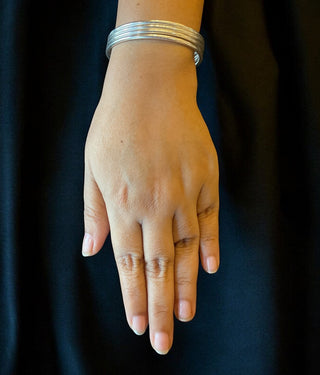 The Ujjal Plain Silver Bangle (Single/Size 2.2/2.4/2.6/2.8)