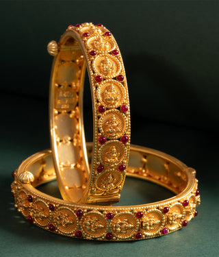 The Aryahi Silver Lakshmi Coin Openable Kada Bracelet (Red/Size 2.2/2.6/2.8)