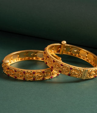 The Aryahi Silver Lakshmi Coin Openable Kada Bracelet (Red/Size 2.2/2.6/2.8)