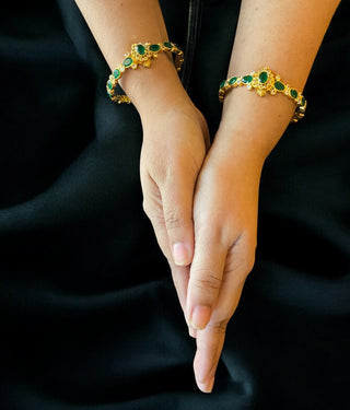 The Harini Silver Kemp Bracelet (Green/Size/2.2/2.4/2.6/2.8)