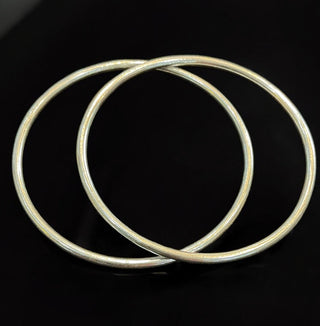 The Ujjal Plain Silver Bangle (Single/Size 2.2/2.4/2.6/2.8)