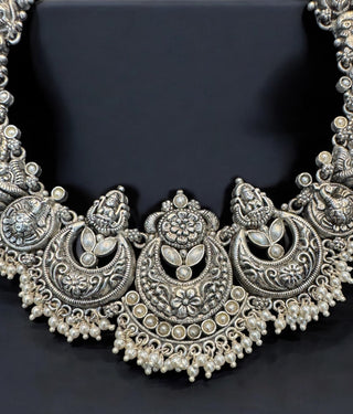 The Niyati Silver Pearl Nakshi Necklace (Oxidised)