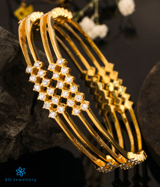 The Uvasri Silver Solitaire Bangle-Single (Size 2.4)