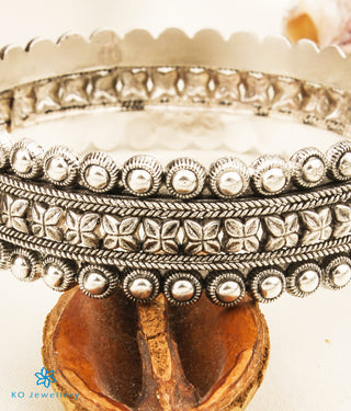 The Vilasa Silver Bangle-Single (Size 2.2/2.4/2.6/2.8)