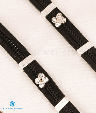 The Bling Nazarbattu; Nazariya Thread Anklets