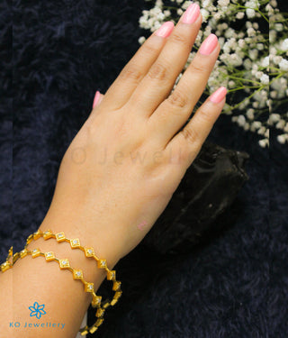 The Ihita Silver Solitaire Bangle-Single(Size 2.2/2.4/2.6/2.8)